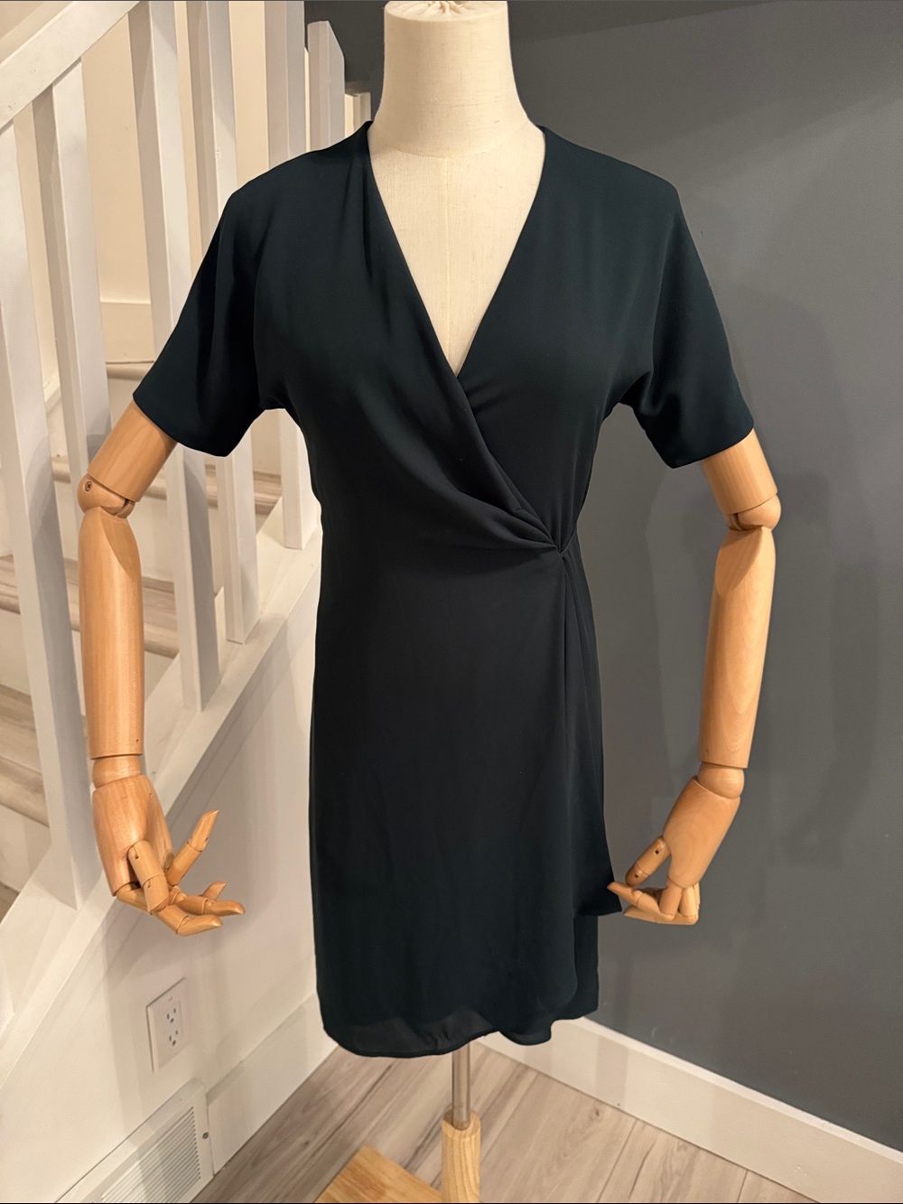 Babaton for Aritzia. Wrap V-Neck Wrap Short Sleeve Dress. Dark Green. Size XXS